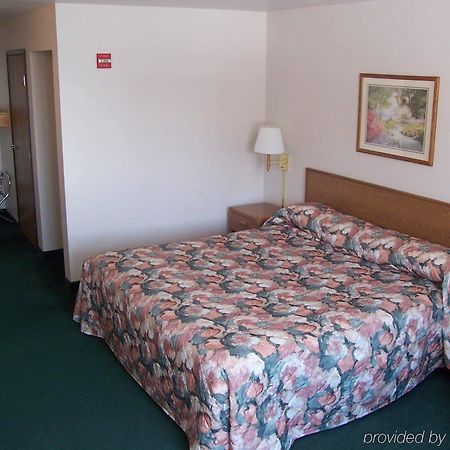 Budget Host Inn & Suites North Branch 部屋 写真