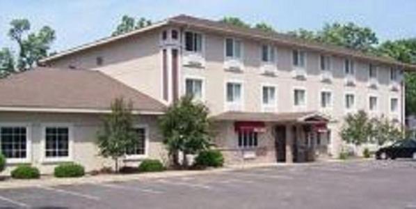 Budget Host Inn & Suites North Branch エクステリア 写真